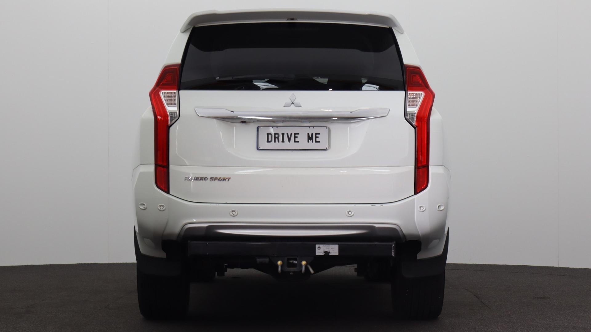 Mitsubishi Pajero Sport image 3