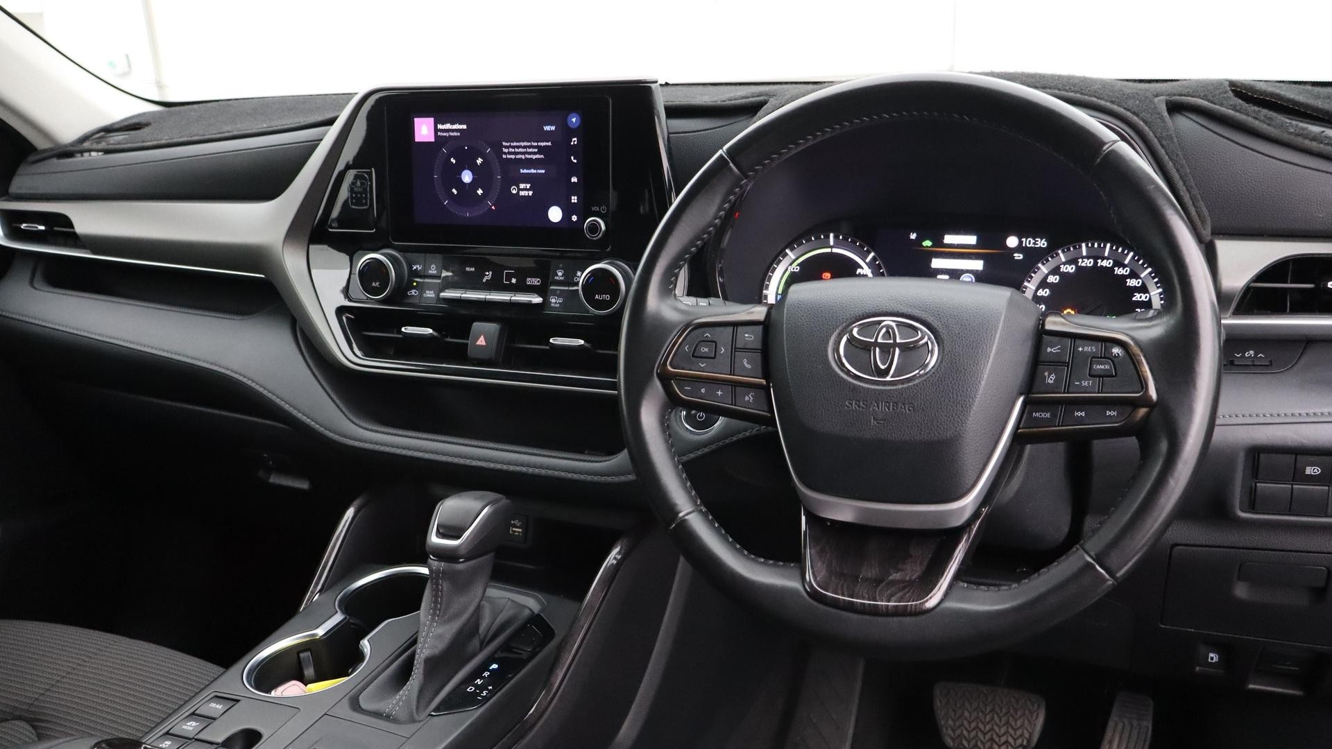 Toyota Kluger image 4