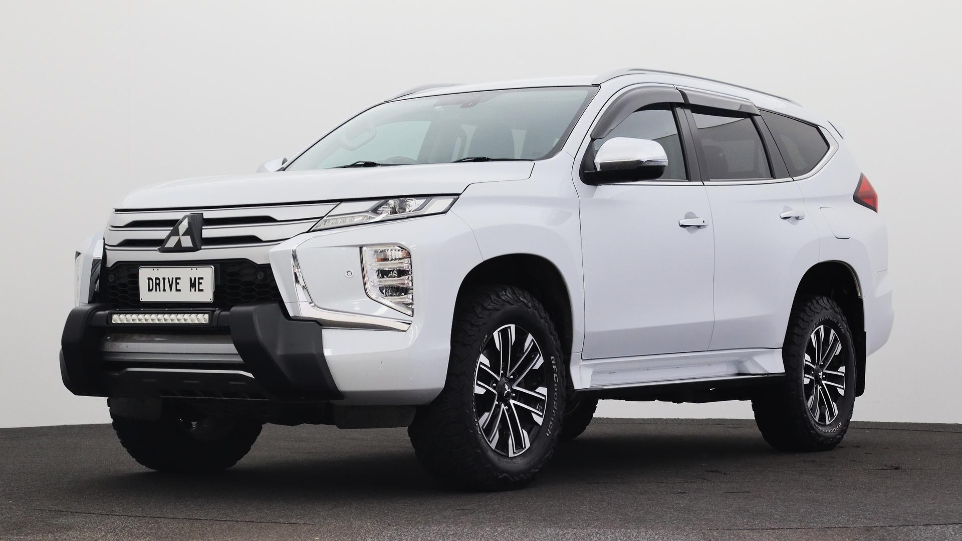 Mitsubishi Pajero Sport image 1