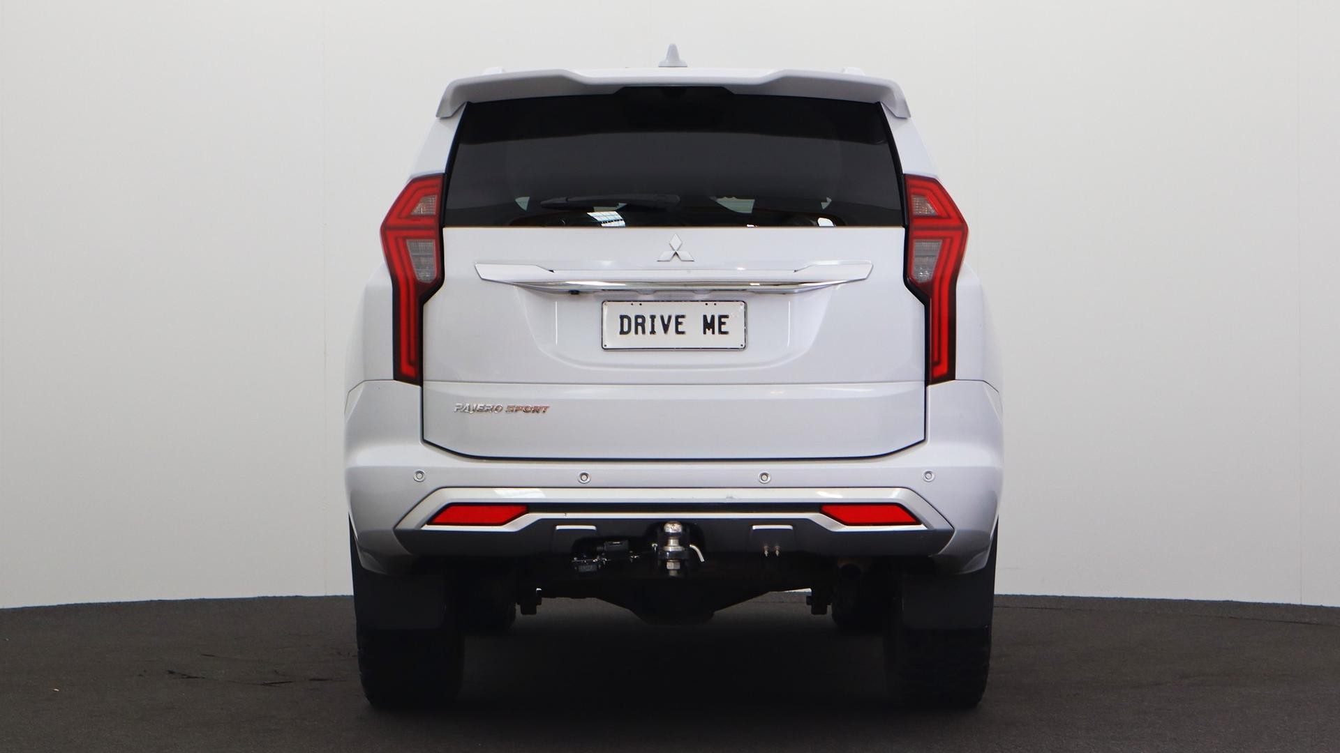 Mitsubishi Pajero Sport image 3