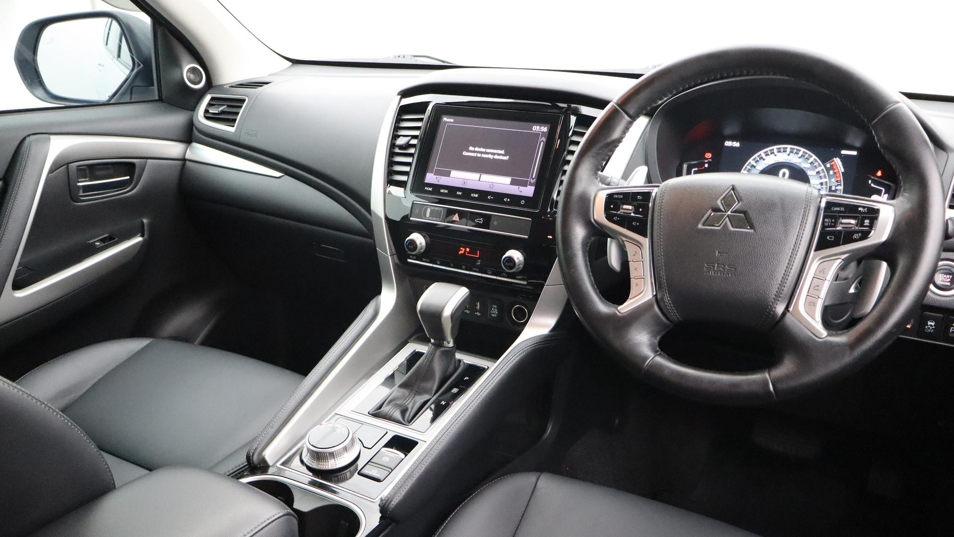 Mitsubishi Pajero Sport image 4