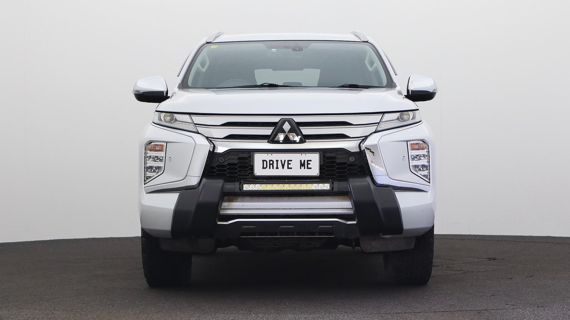 Mitsubishi Pajero Sport image 2