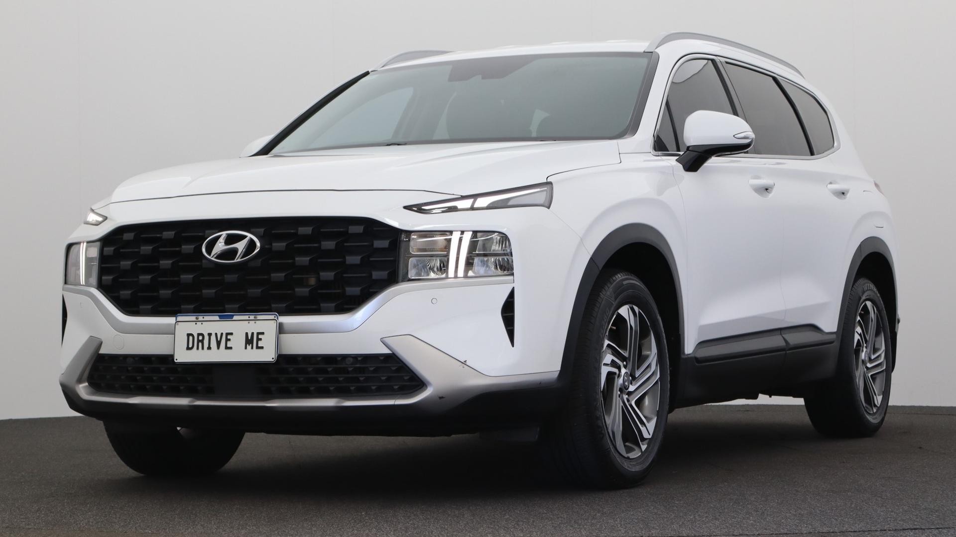 Hyundai Santa Fe image 1