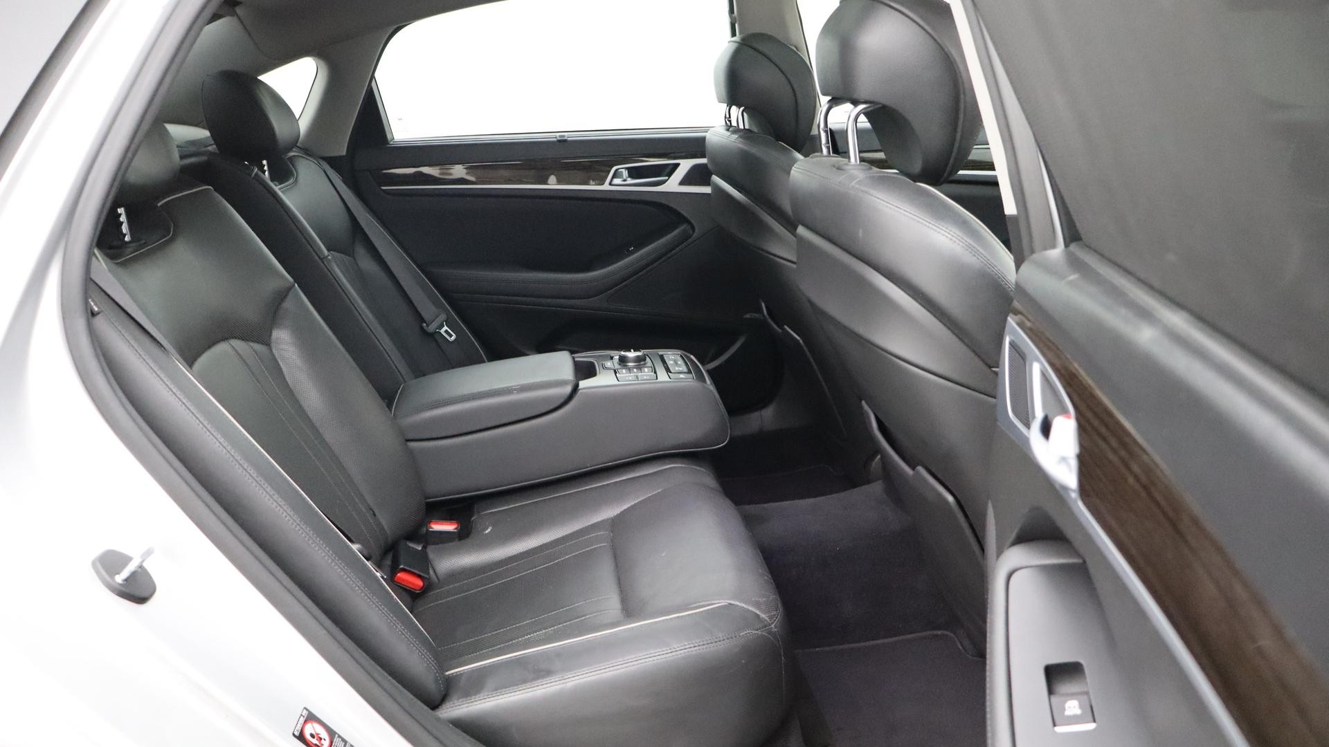 Hyundai Genesis image 4