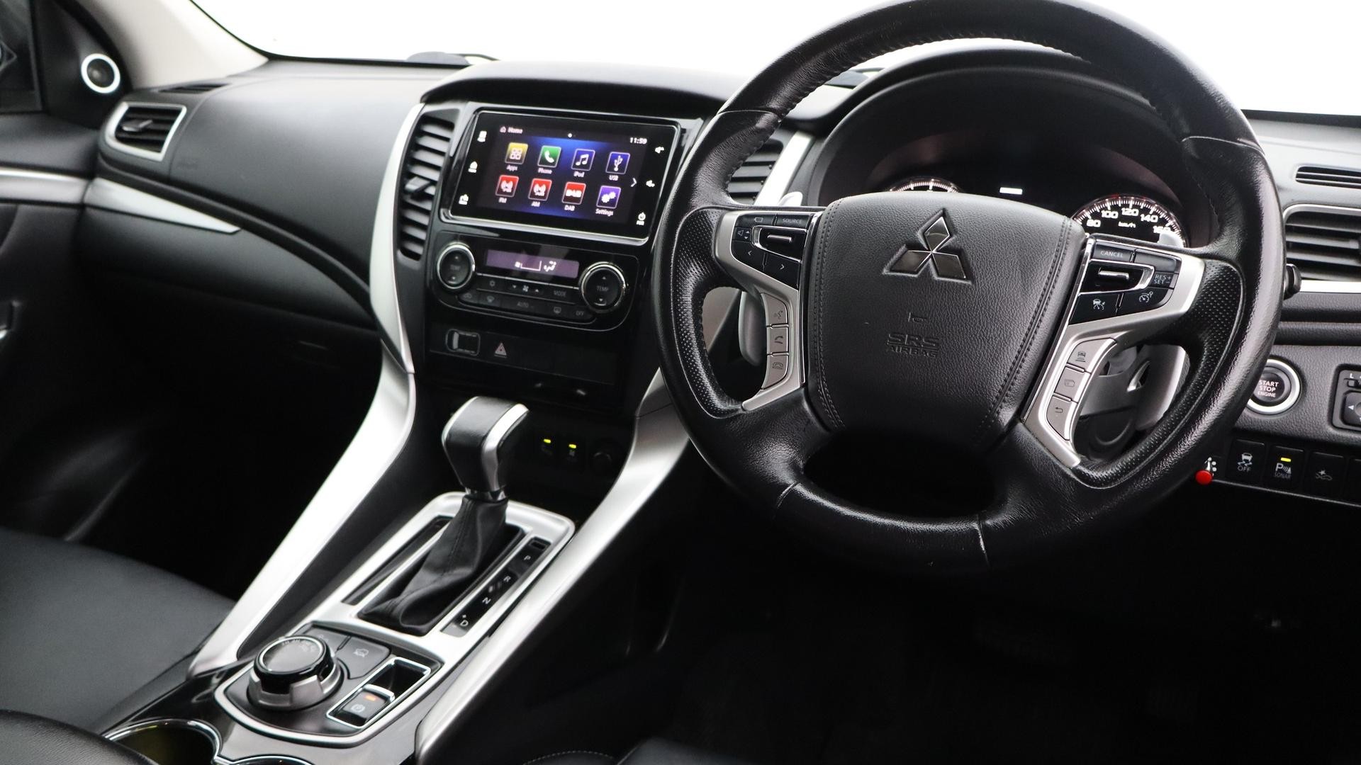 Mitsubishi Pajero Sport image 4