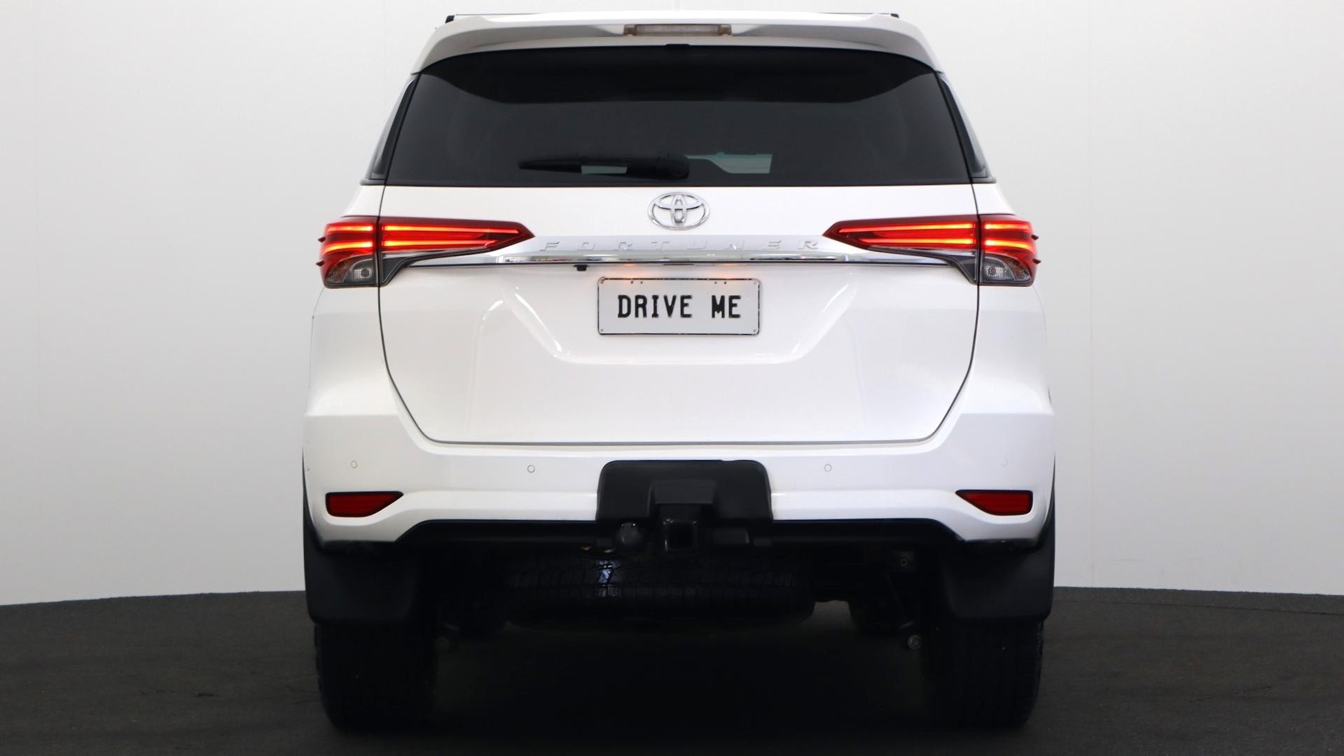 Toyota Fortuner image 3