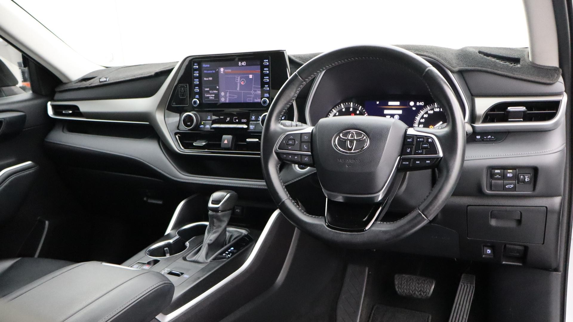 Toyota Kluger image 4