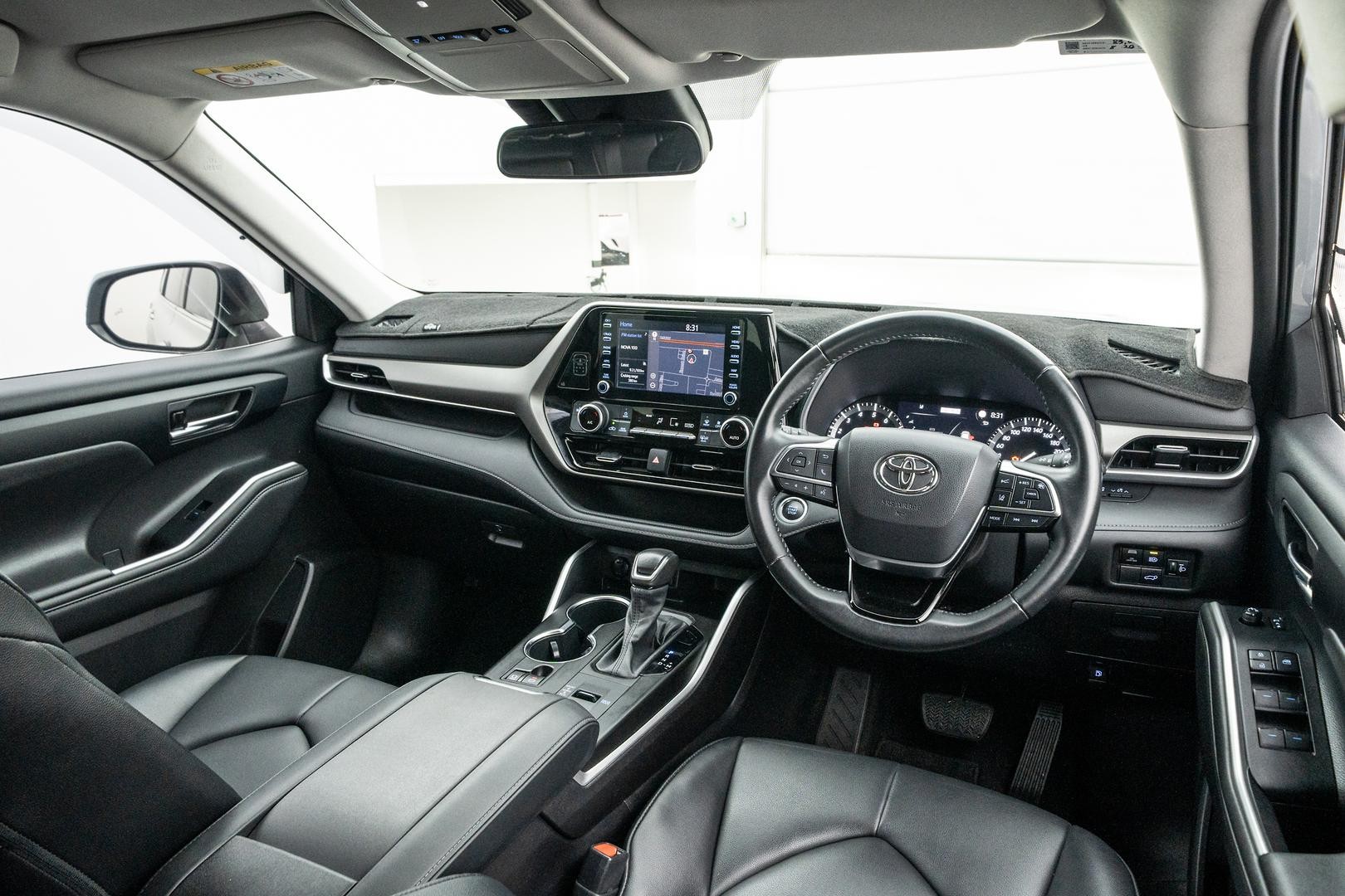 Toyota Kluger image 4