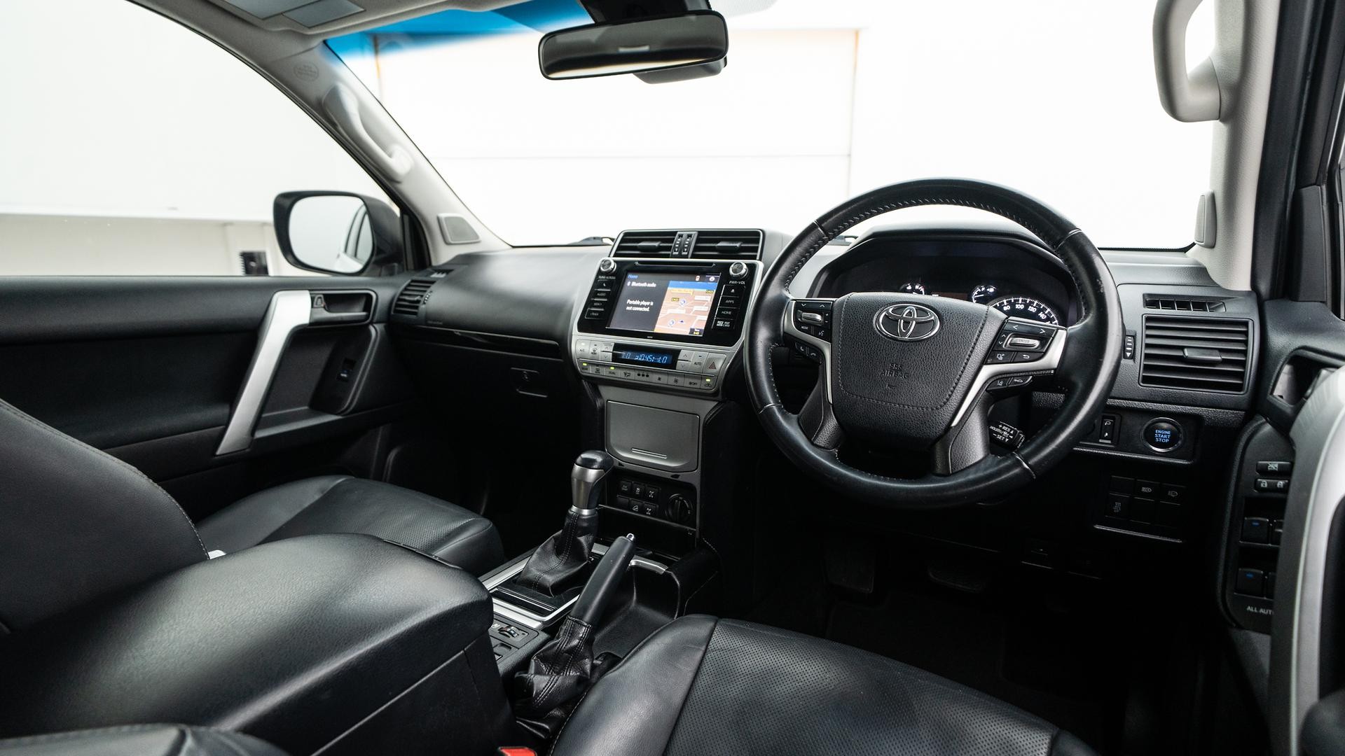 Toyota Landcruiser Prado image 4