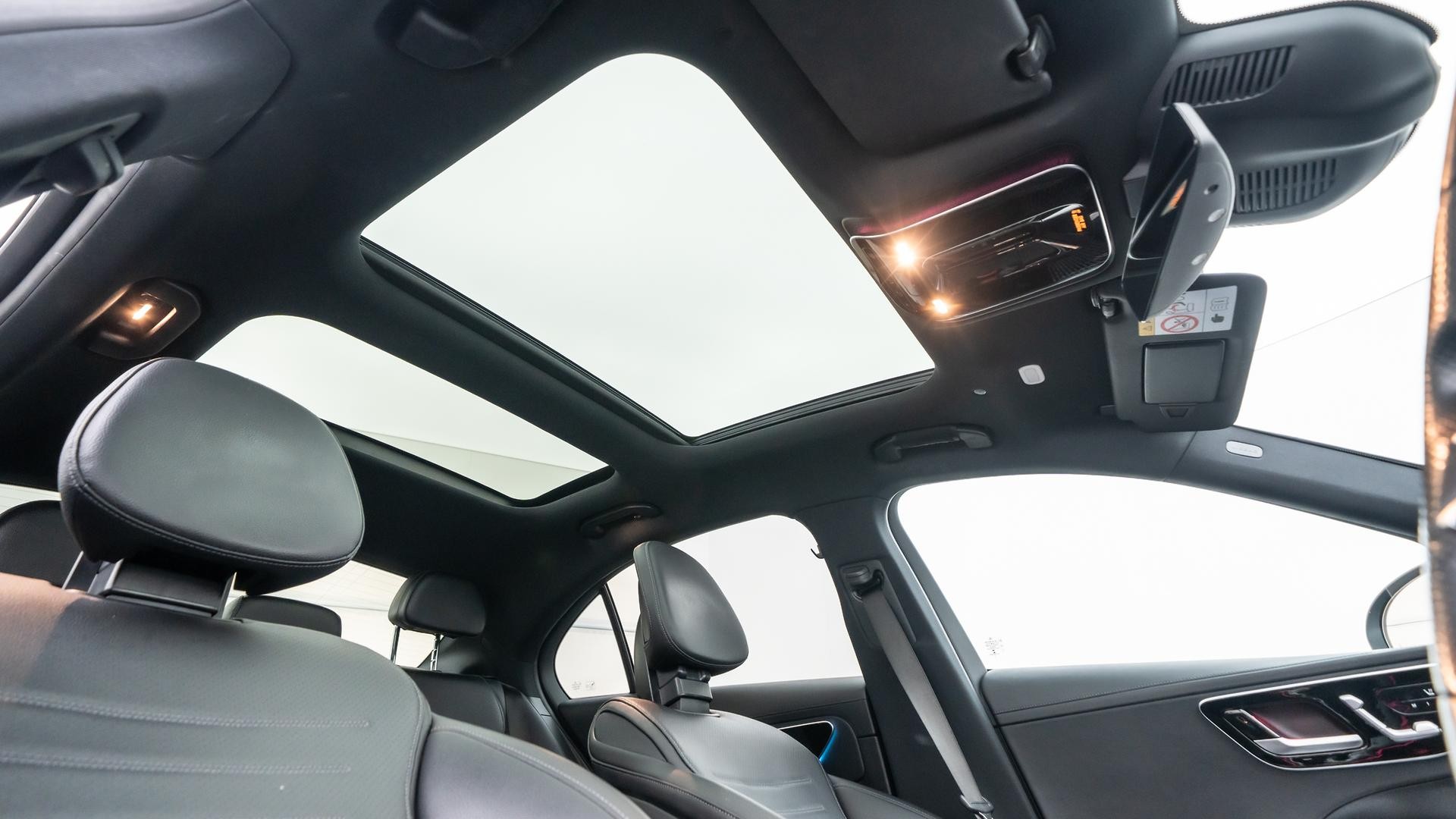 Mercedes Benz C-class image 4