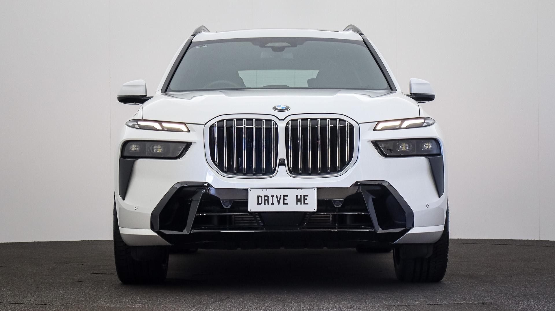 BMW X7 image 2