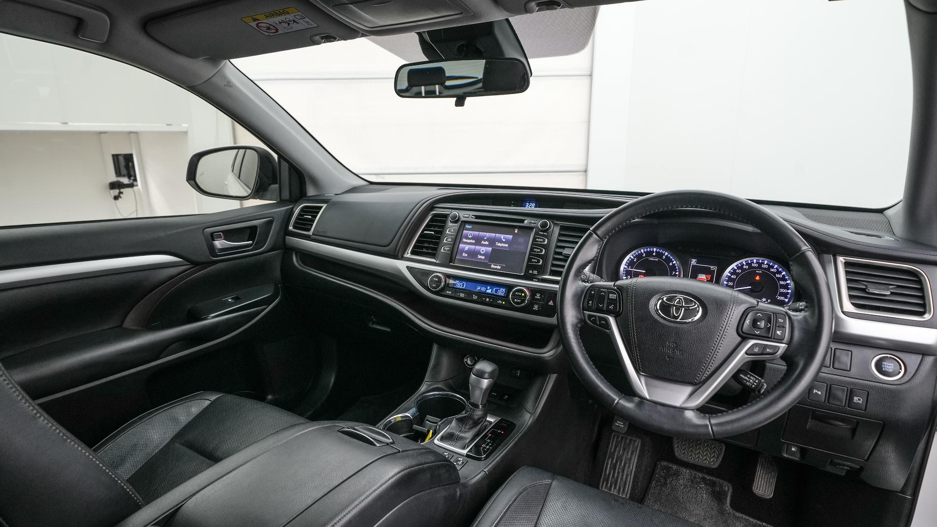 Toyota Kluger image 4