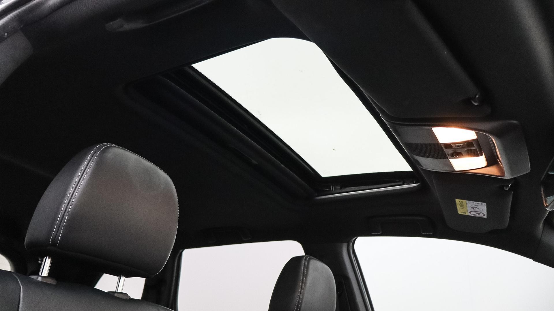 Mitsubishi Outlander image 4