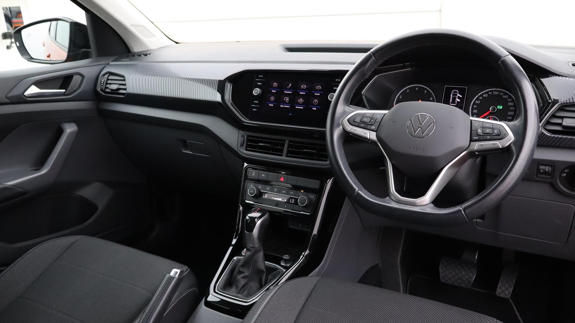 Volkswagen T-cross image 4