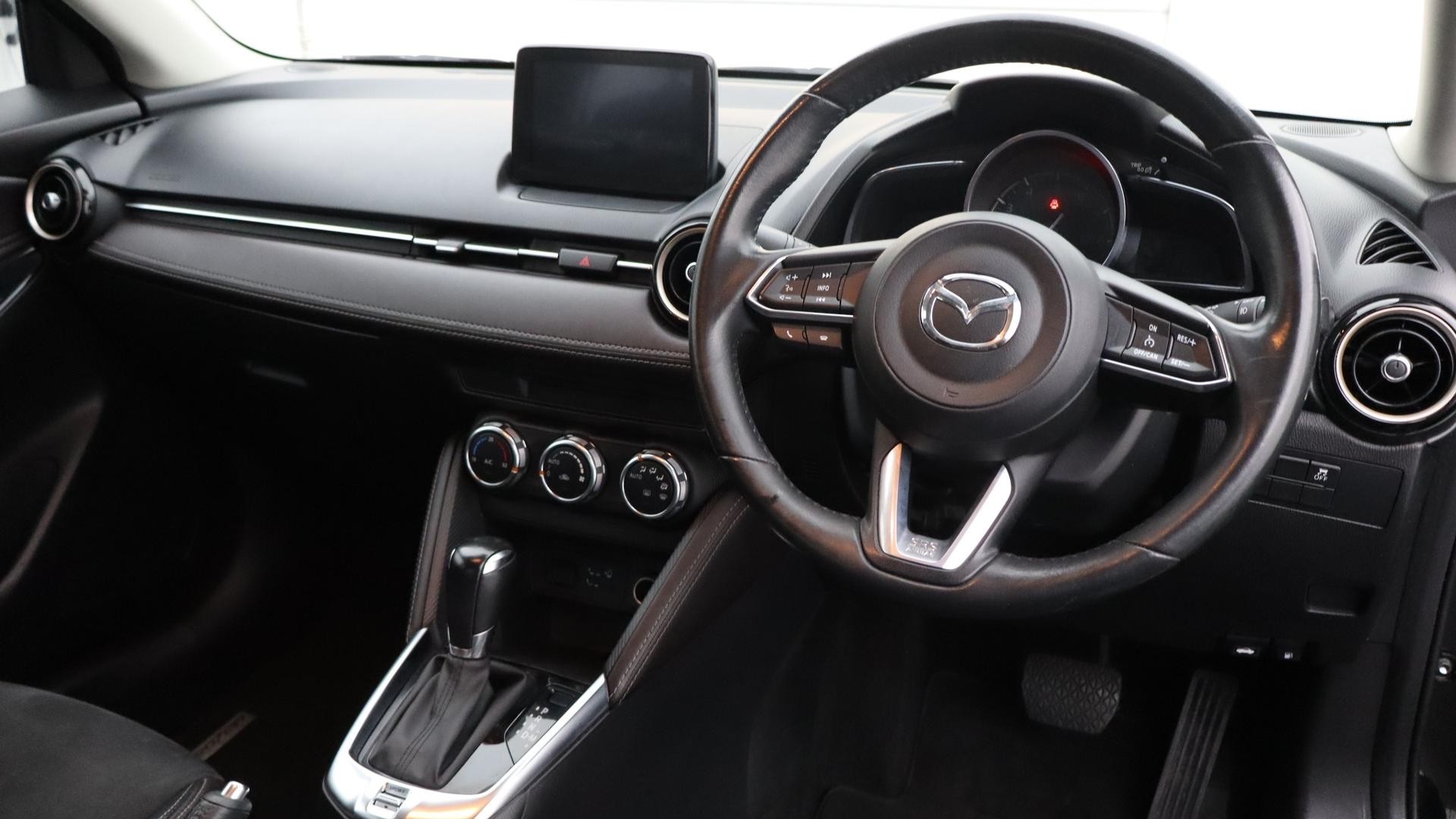 Mazda 2 image 4