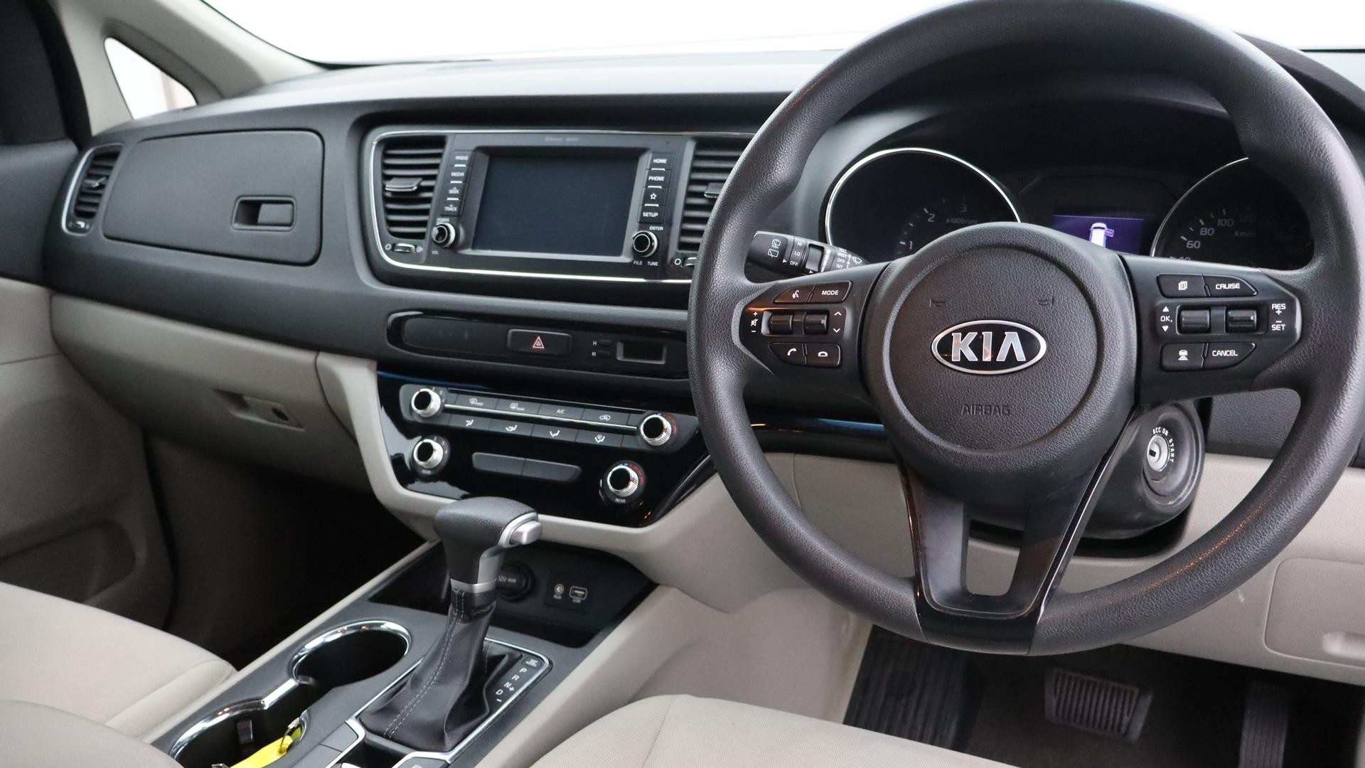 Kia Carnival image 4