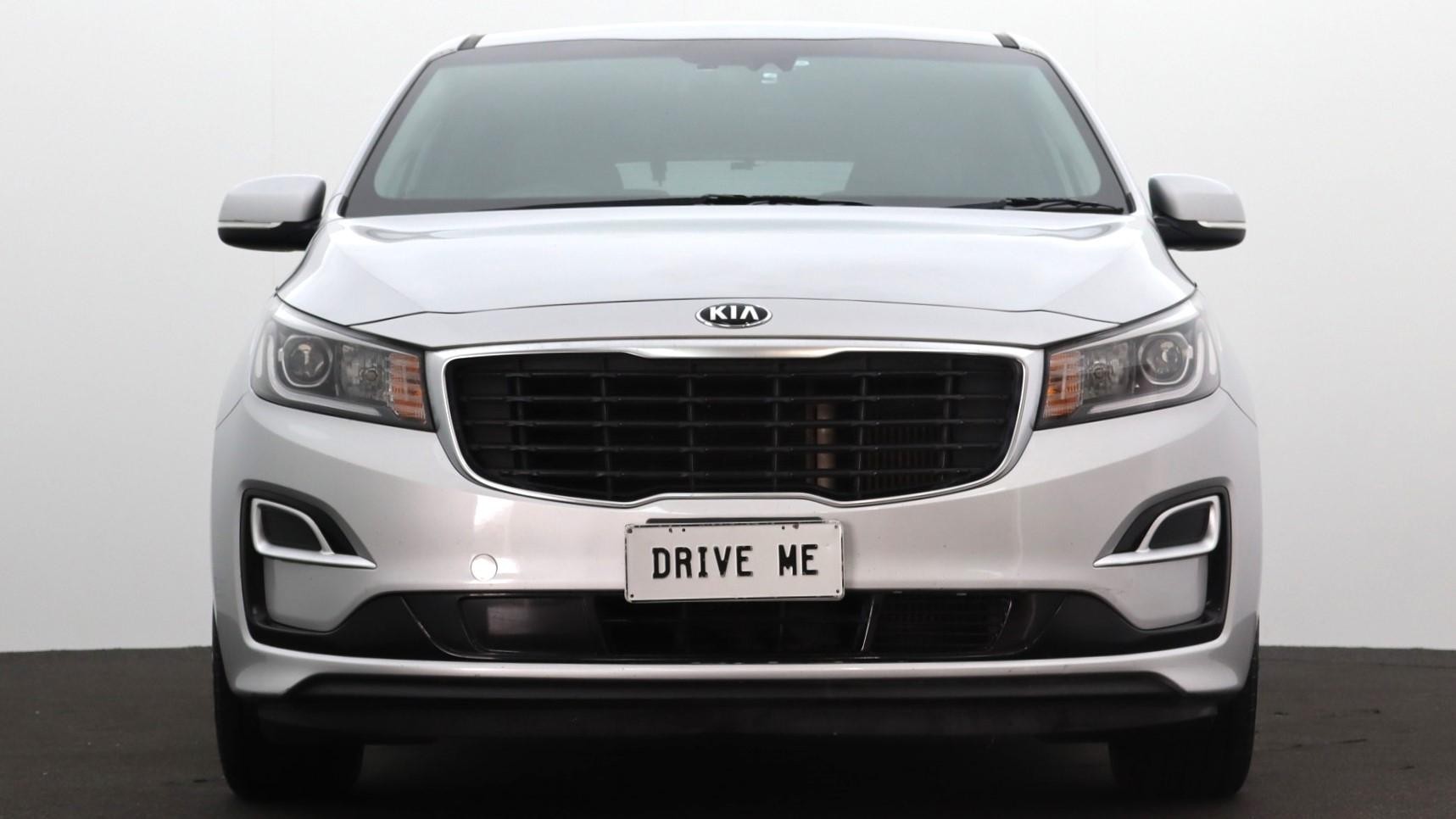 Kia Carnival image 2