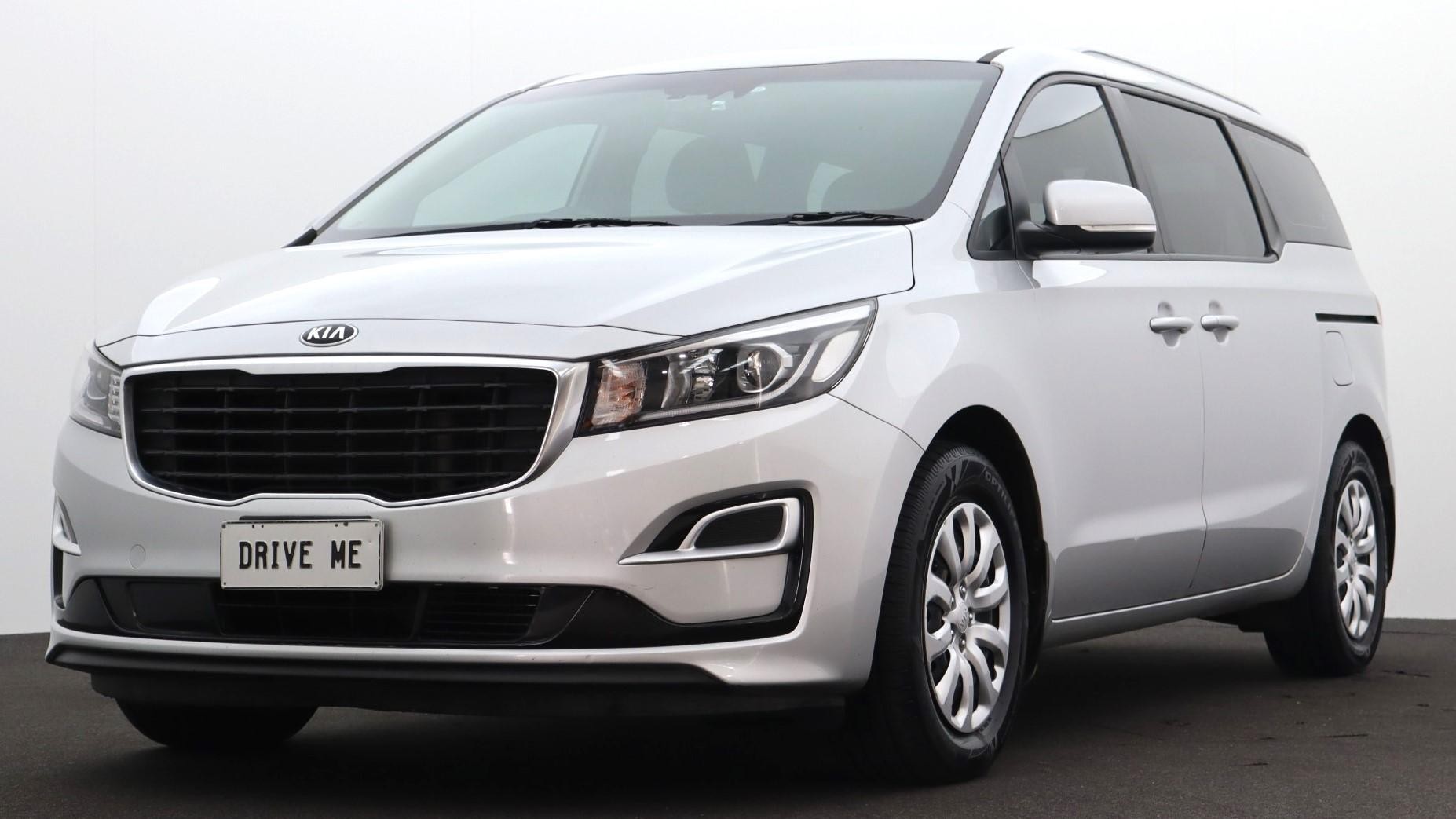Kia Carnival image 1