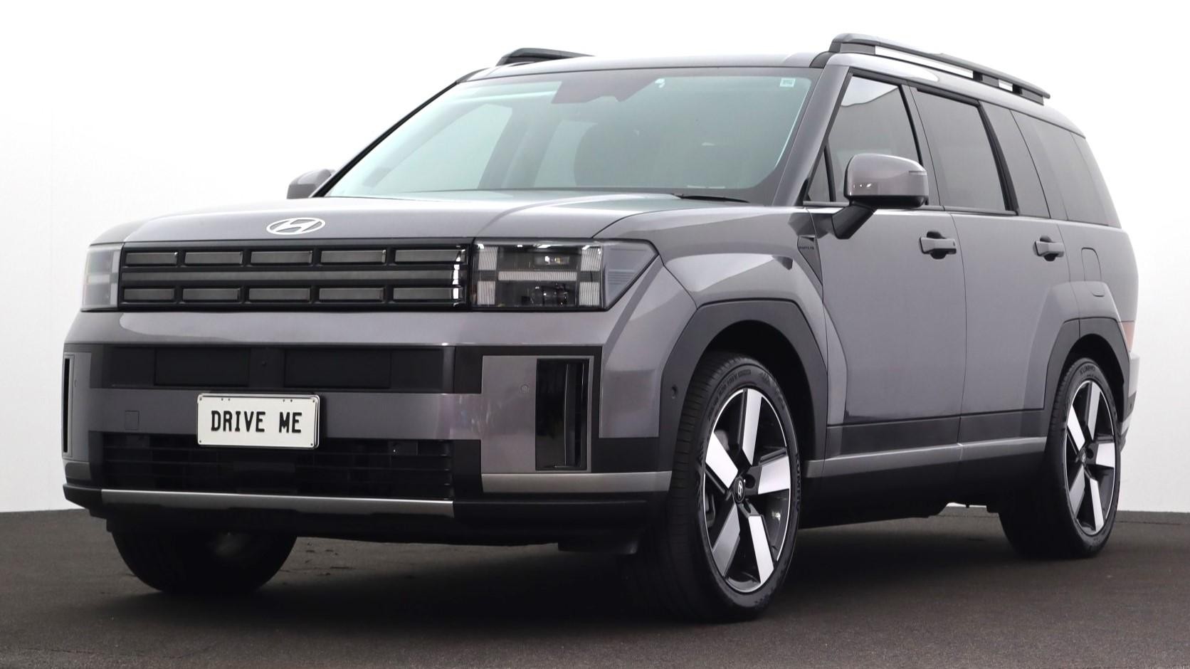 Hyundai Santa Fe image 1