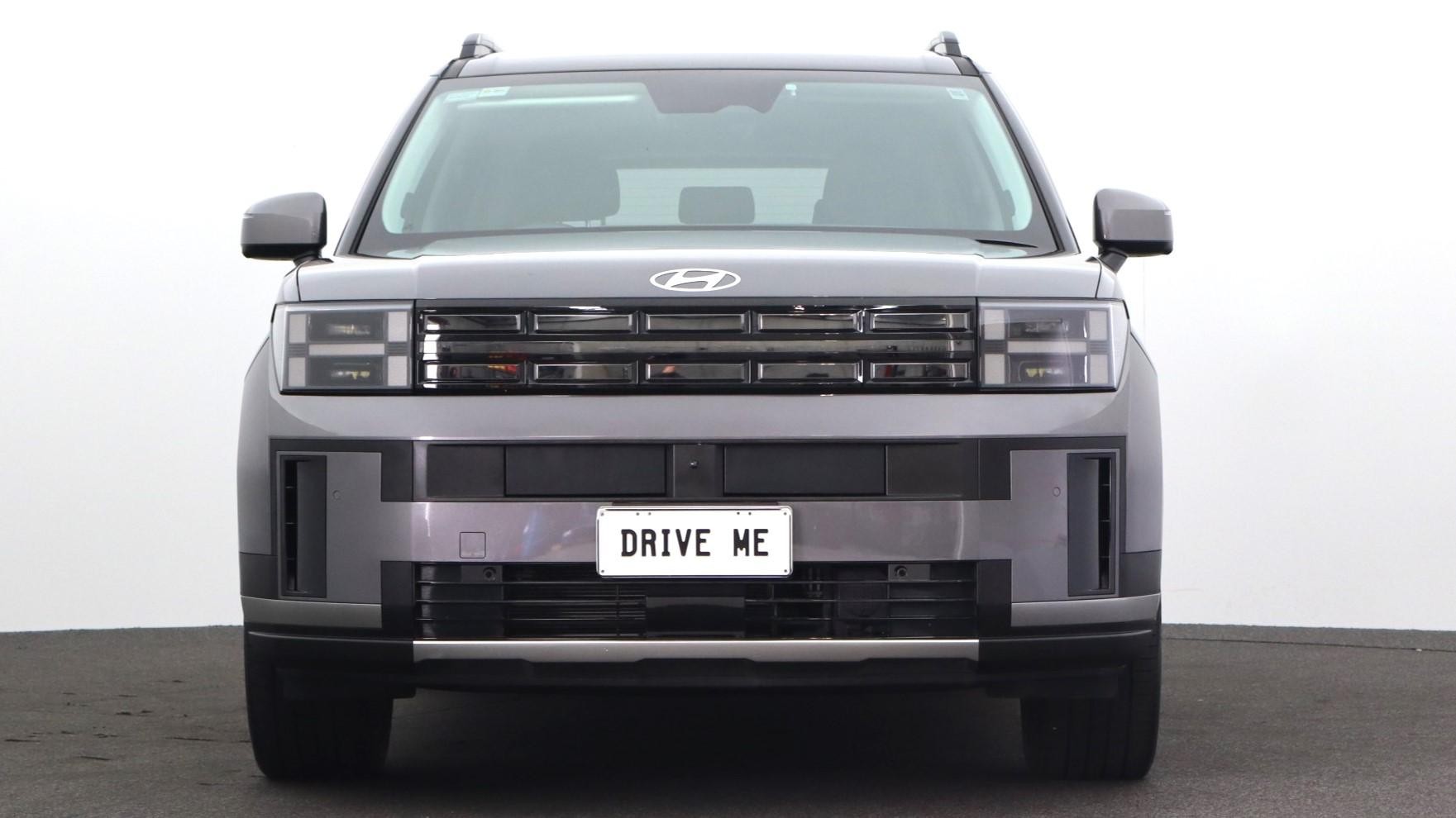 Hyundai Santa Fe image 2