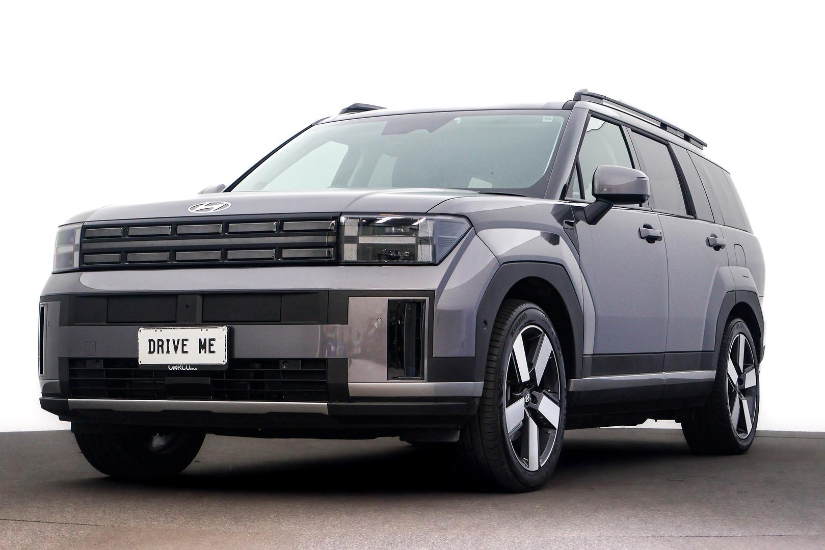 Hyundai Santa Fe image 1