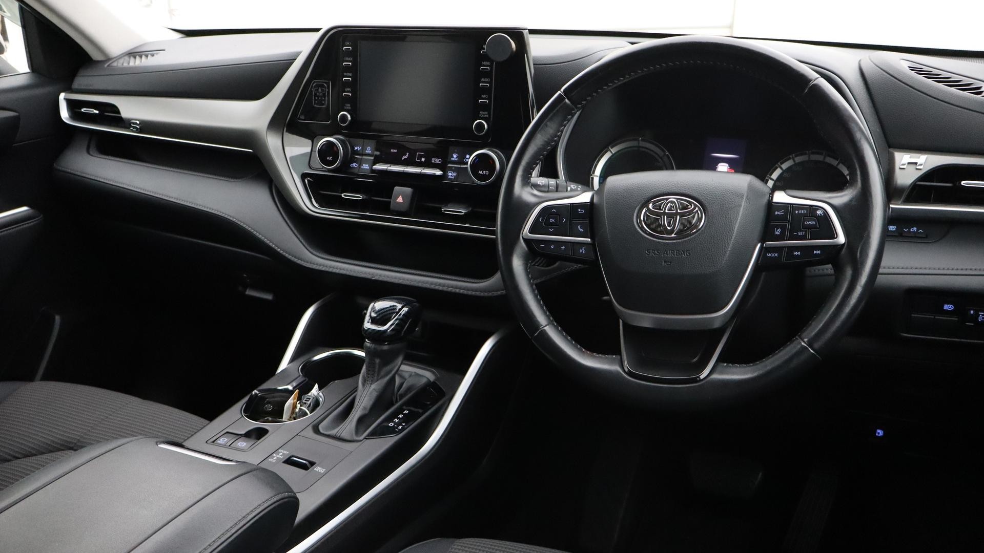 Toyota Kluger image 4