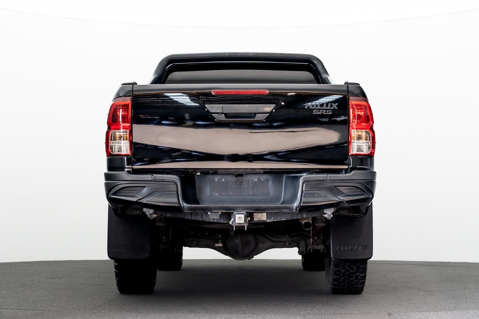 Toyota Hilux image 3