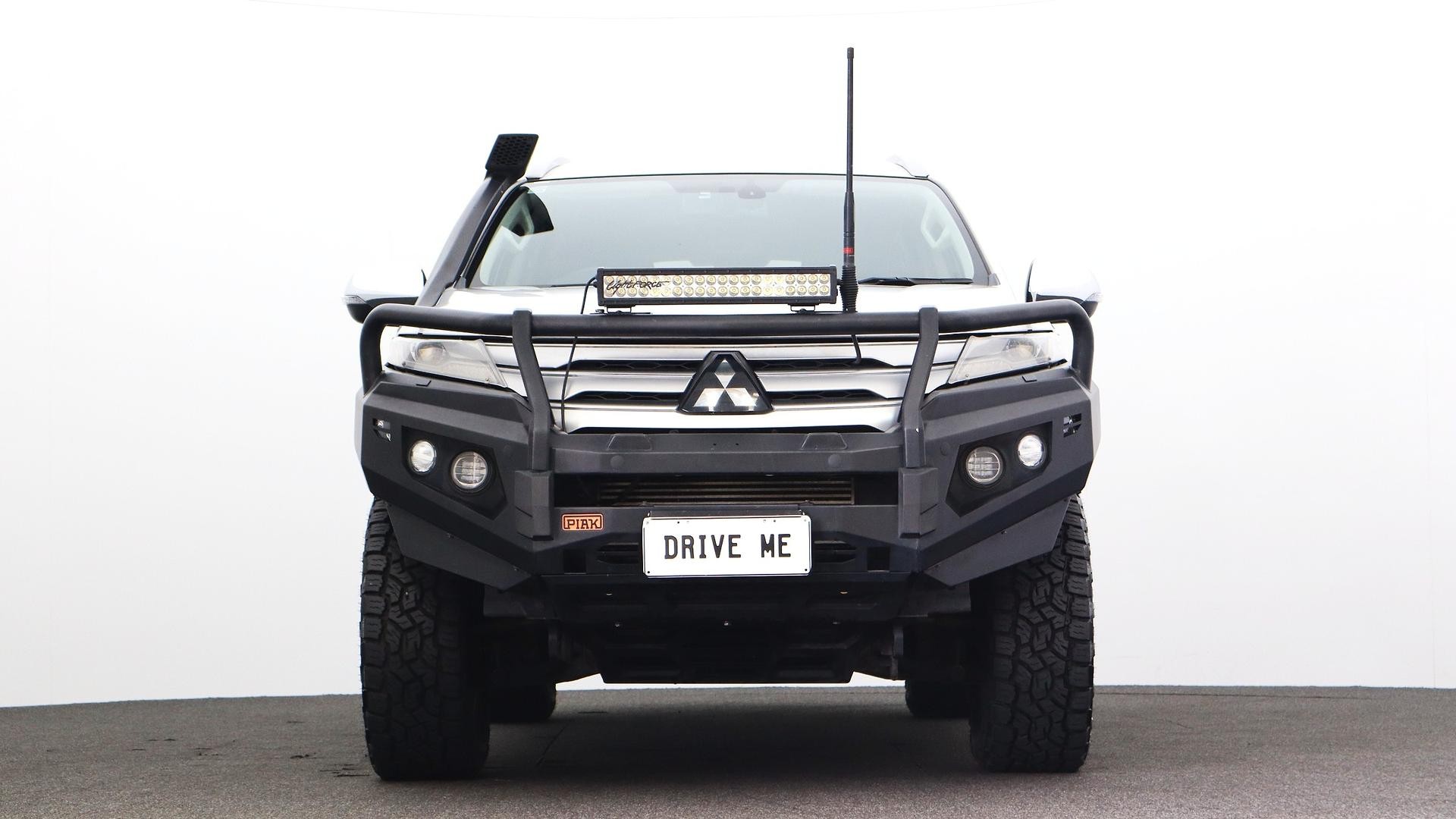 Mitsubishi Pajero Sport image 2