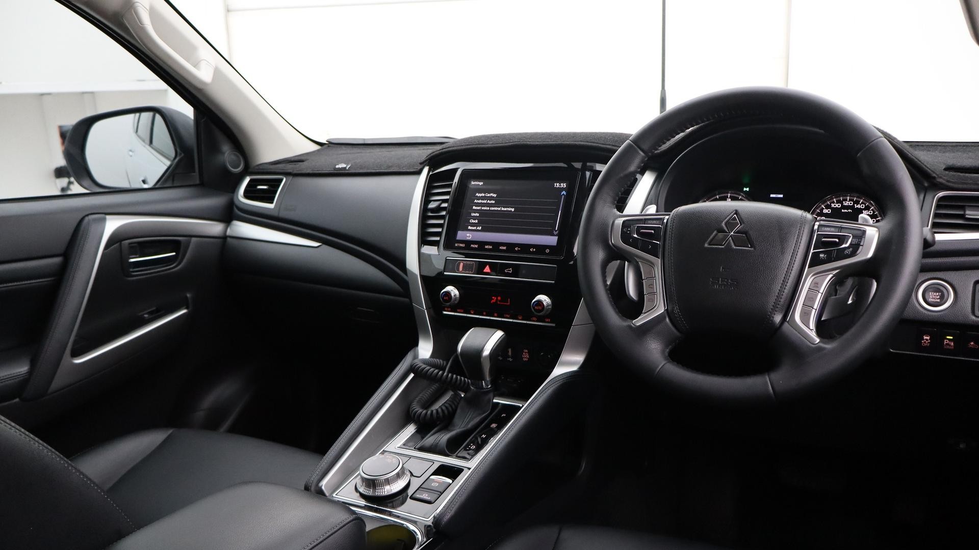 Mitsubishi Pajero Sport image 4