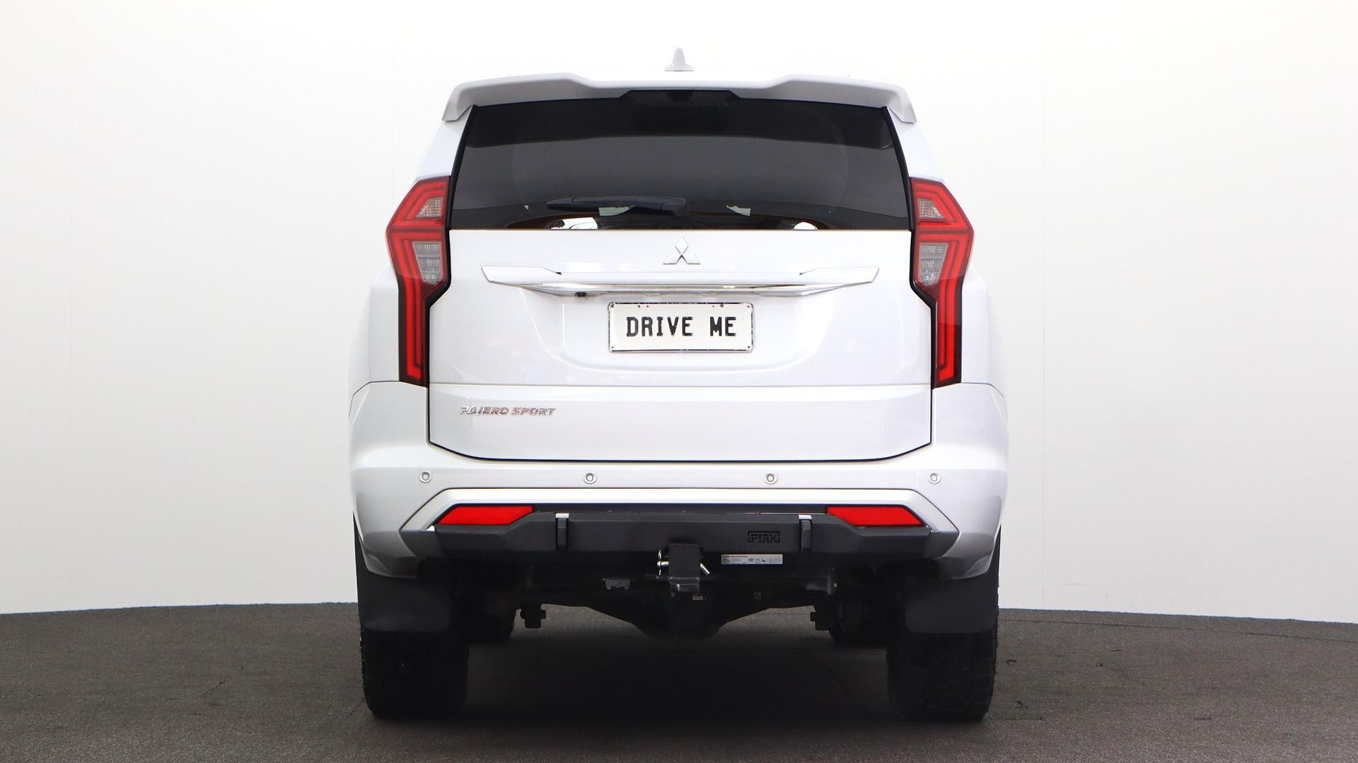 Mitsubishi Pajero Sport image 3