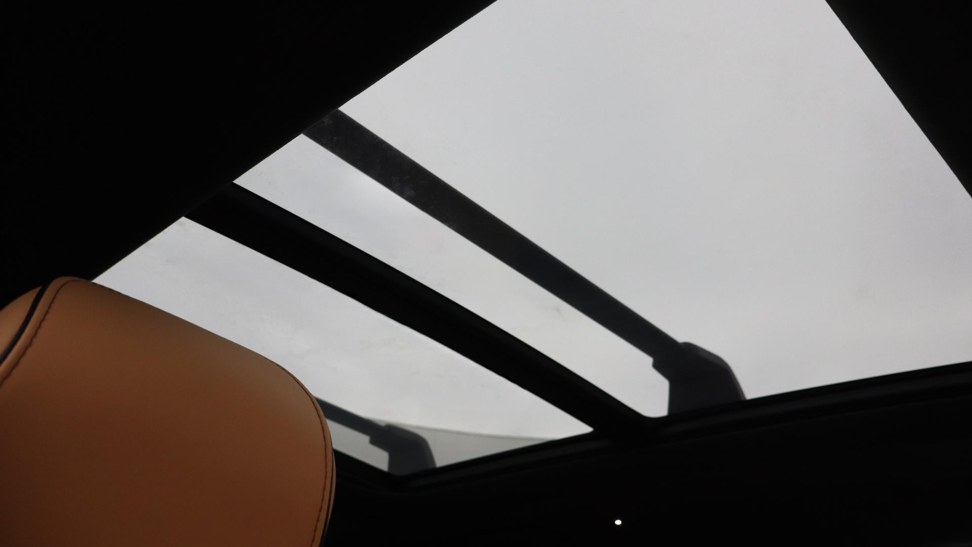 Jeep Grand Cherokee image 4