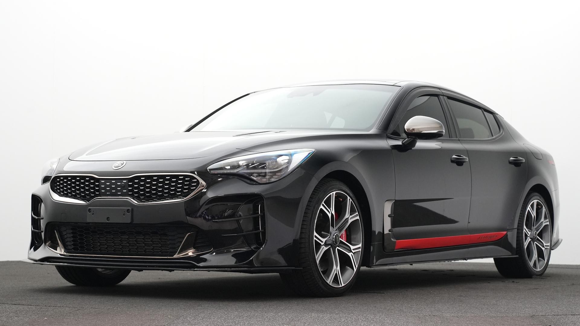 Kia Stinger image 1