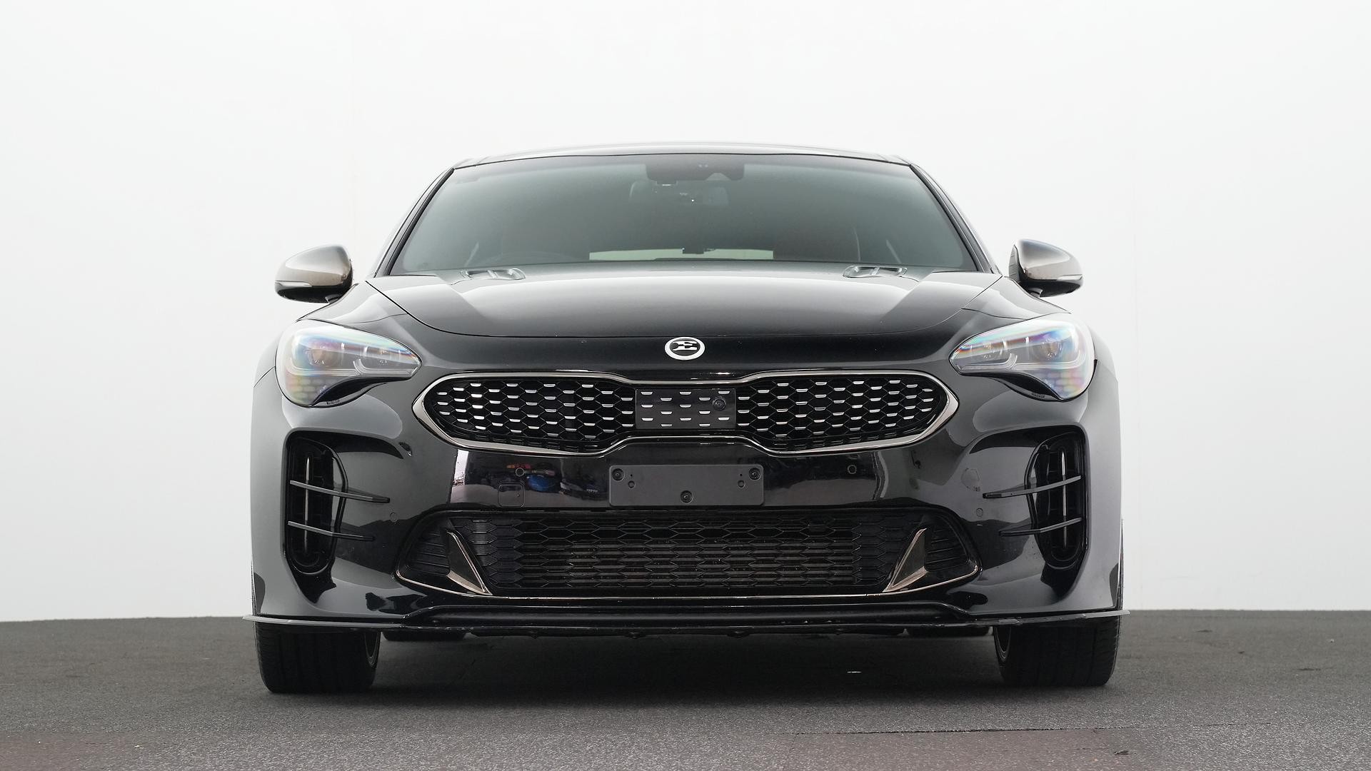 Kia Stinger image 2