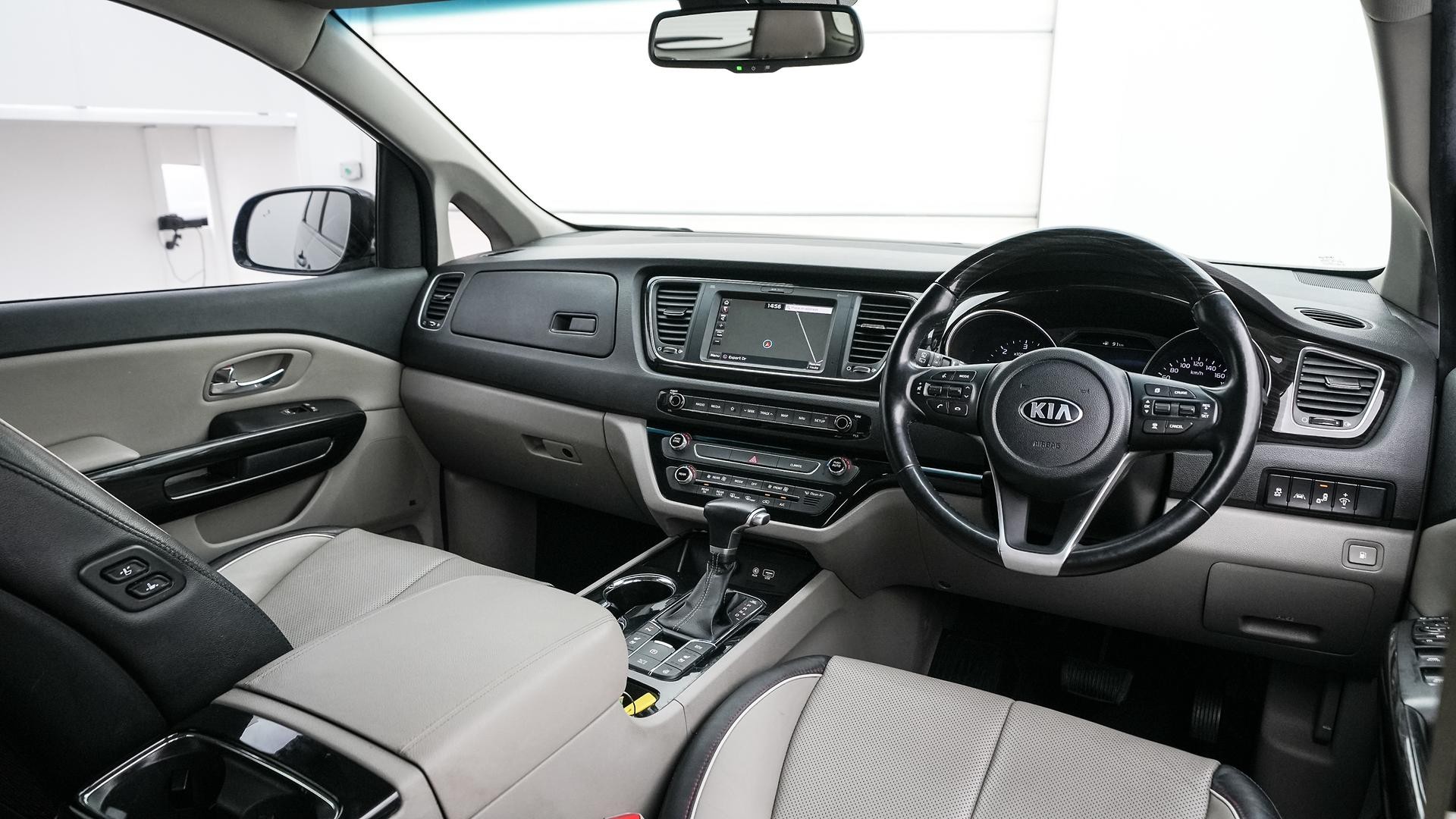 Kia Carnival image 4