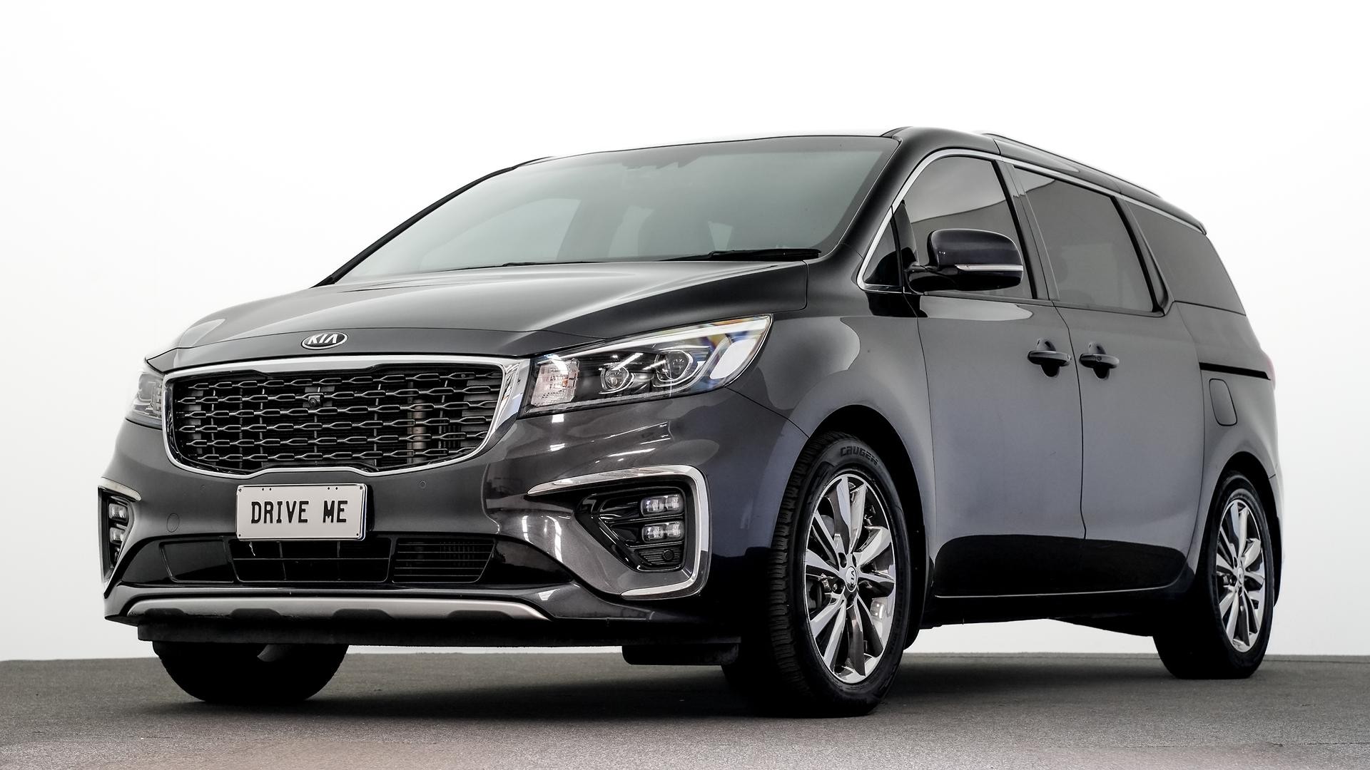 Kia Carnival image 1