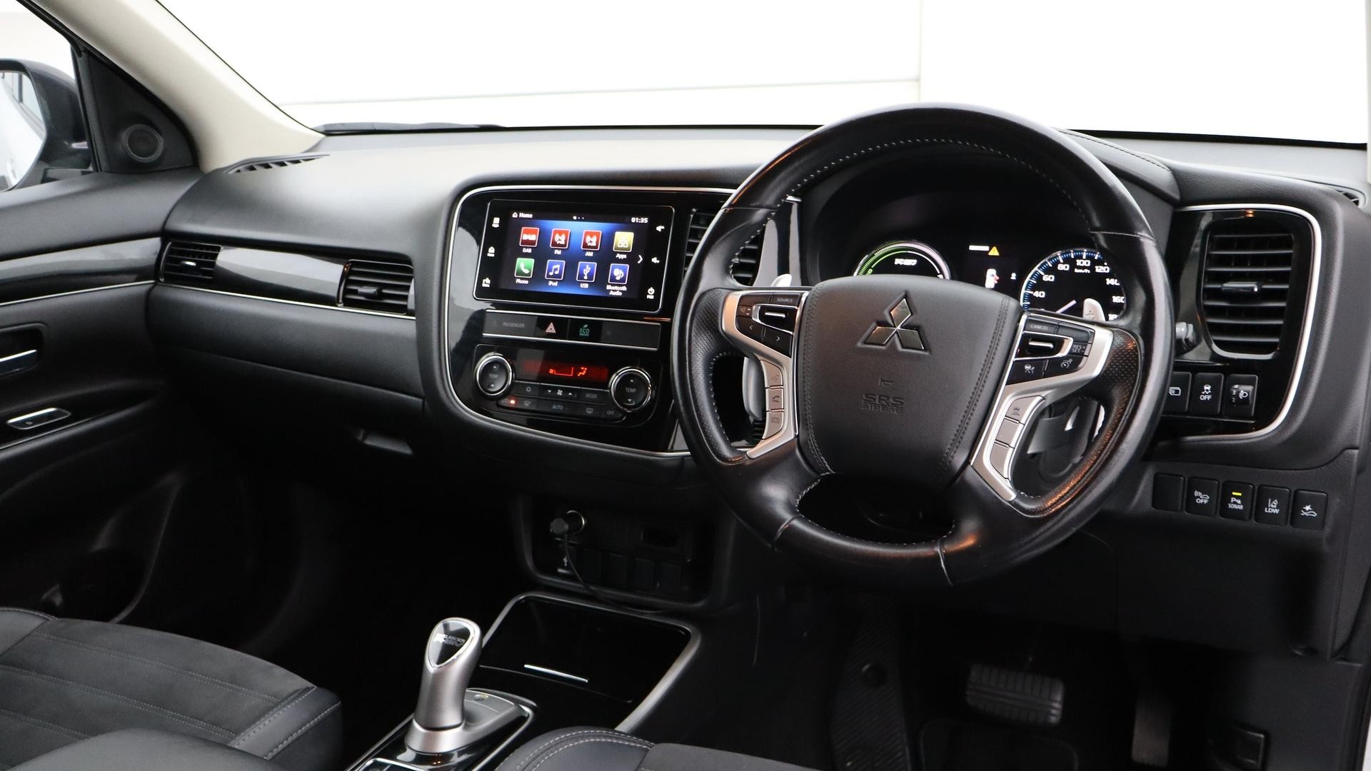 Mitsubishi Outlander image 4