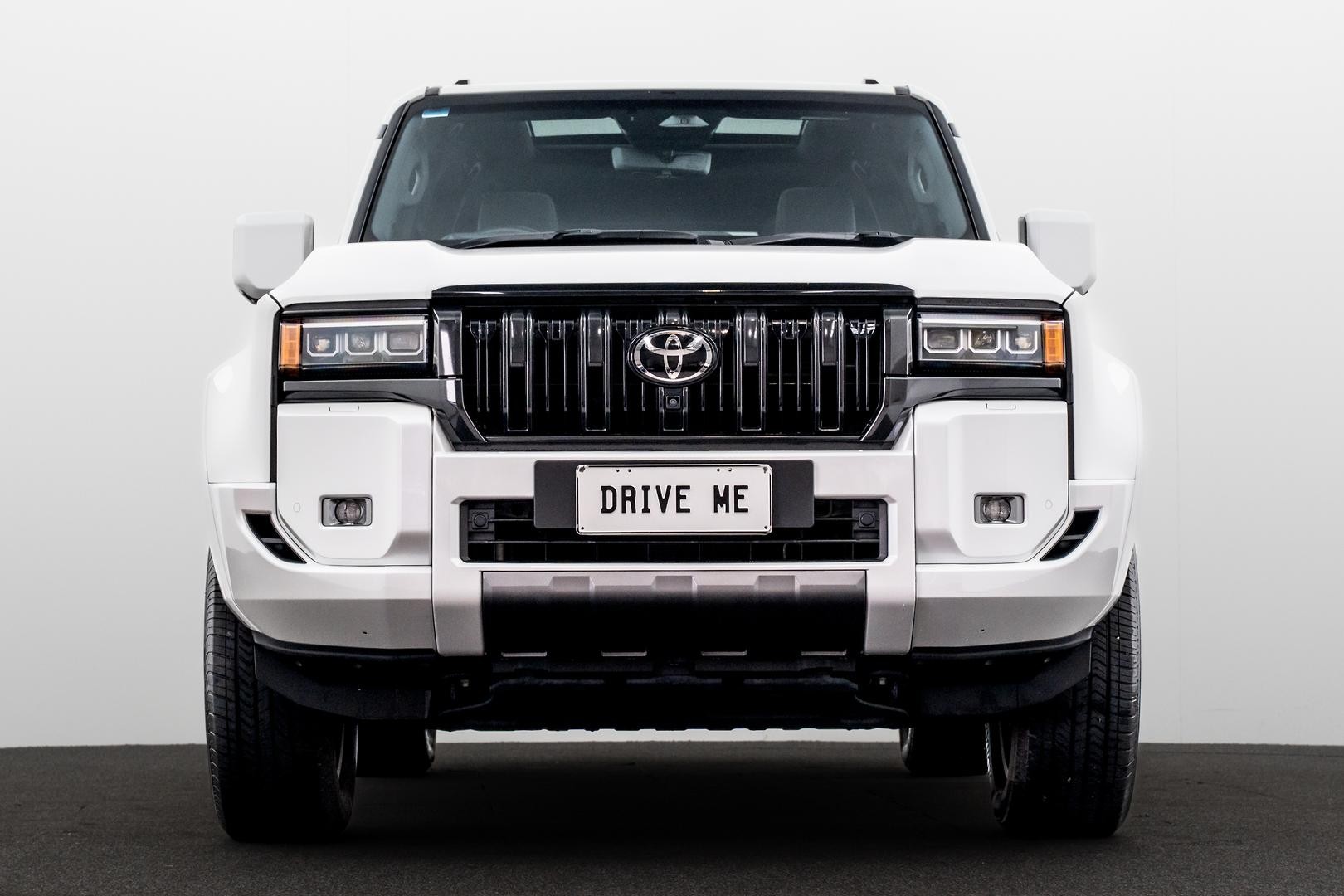 Toyota Landcruiser Prado image 2