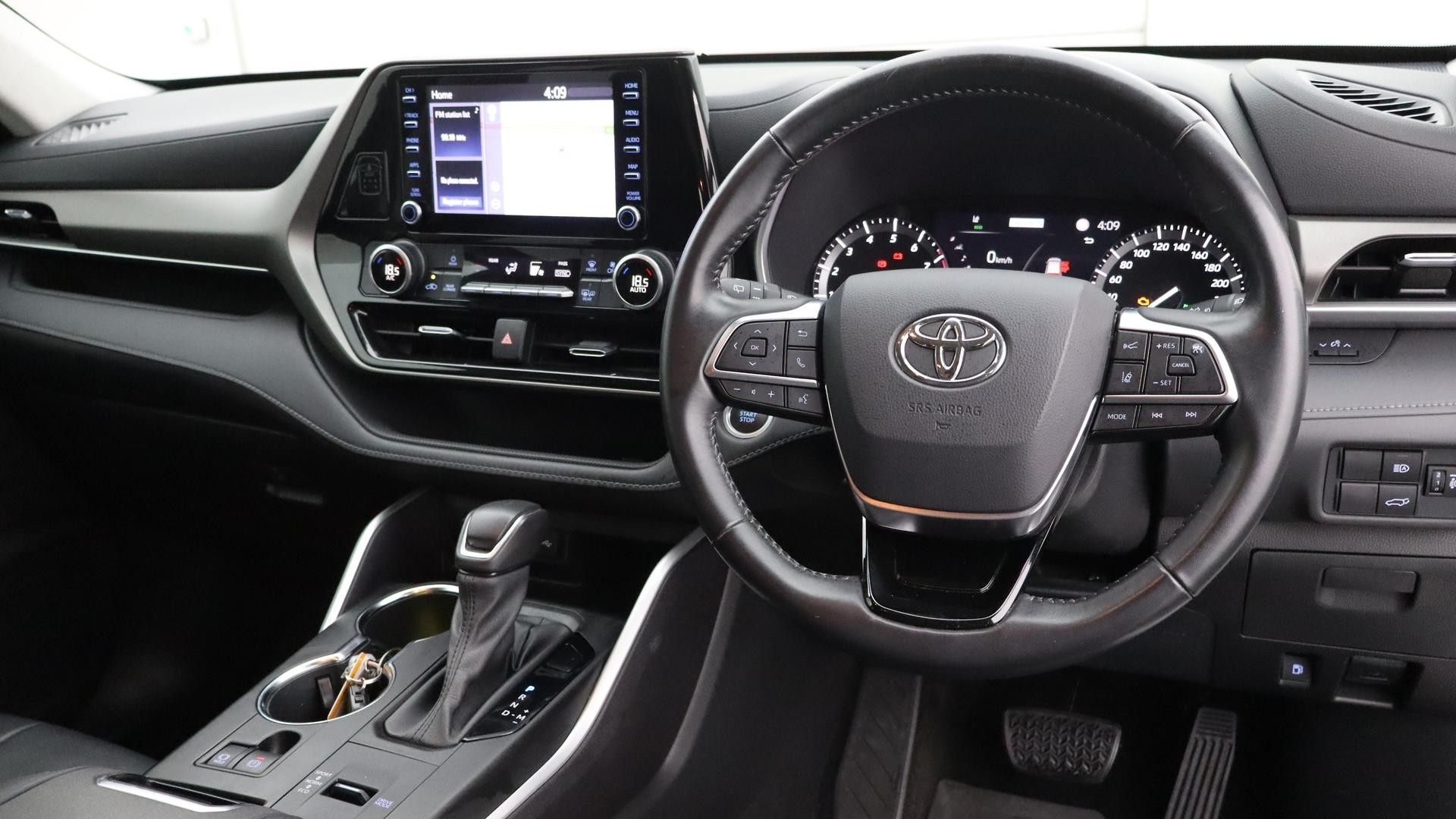 Toyota Kluger image 4