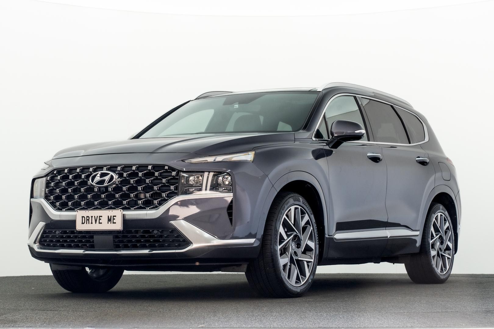 Hyundai Santa Fe image 1