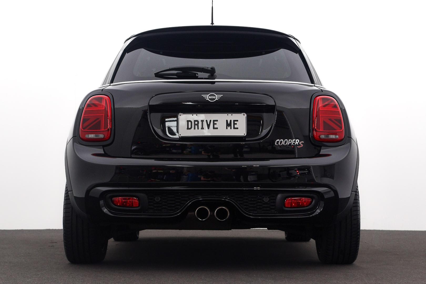 Mini Hatch image 3