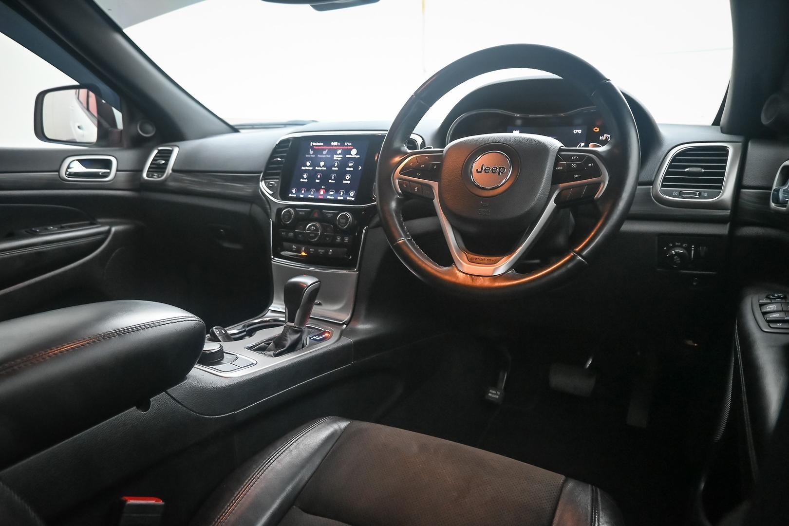 Jeep Grand Cherokee image 4