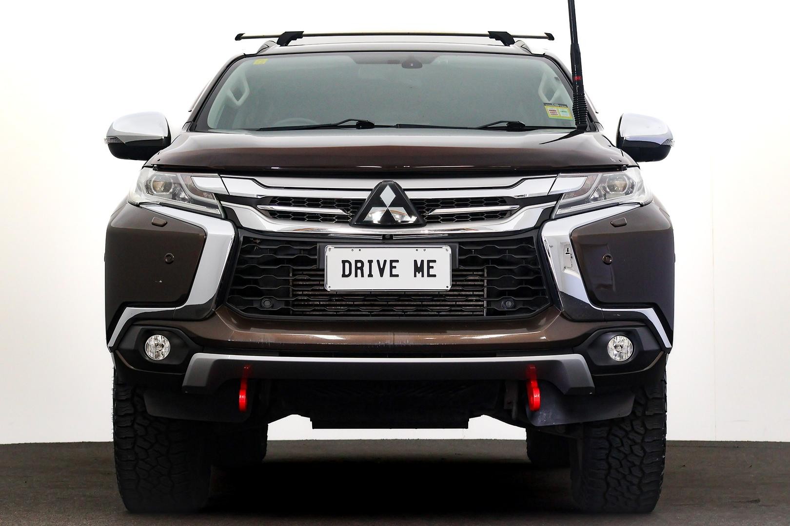 Mitsubishi Pajero Sport image 2