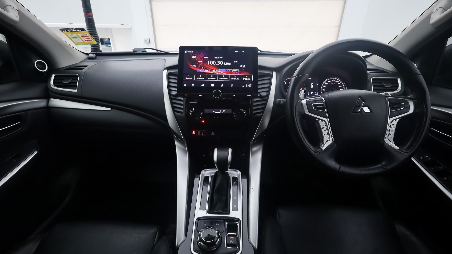 Mitsubishi Pajero Sport image 4