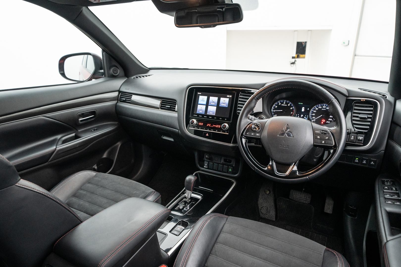 Mitsubishi Outlander image 4