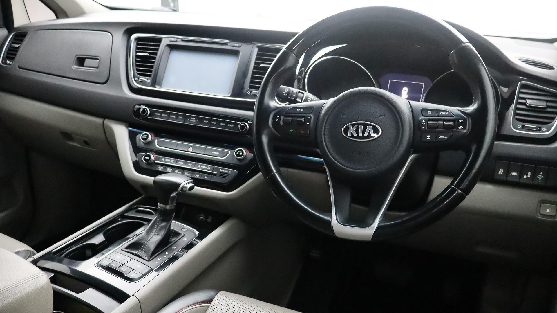 Kia Carnival image 4