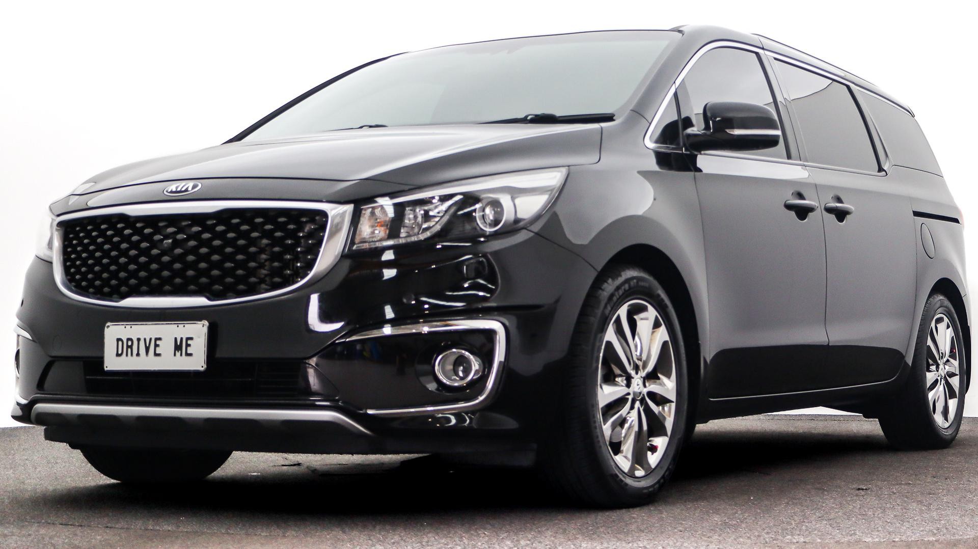 Kia Carnival image 1