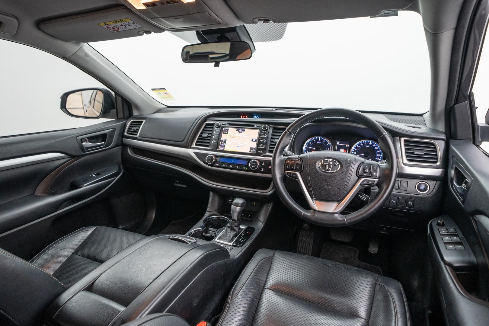 Toyota Kluger image 4