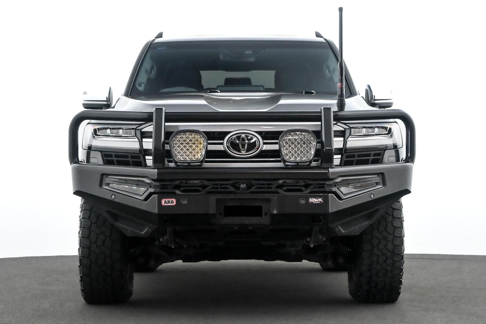 Toyota Landcruiser image 2