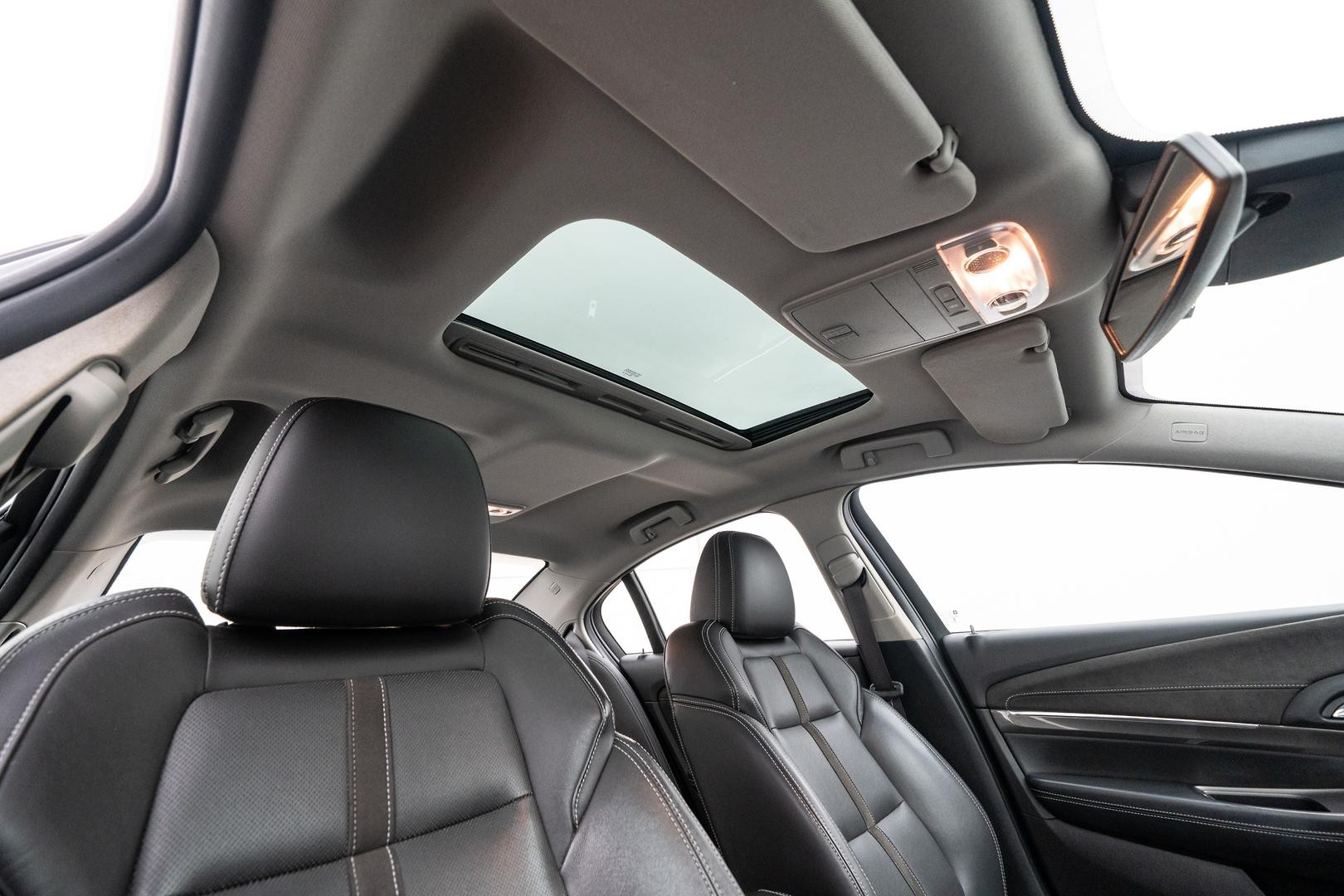 Holden Calais image 4