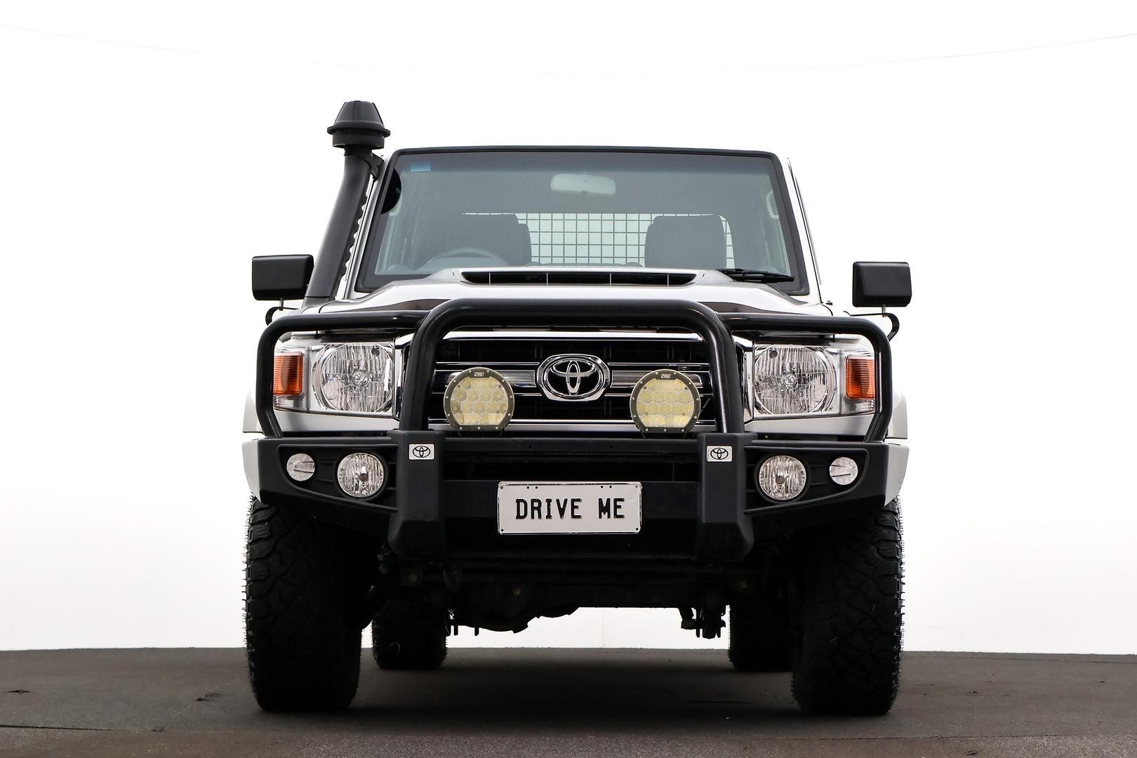 Toyota Landcruiser image 2
